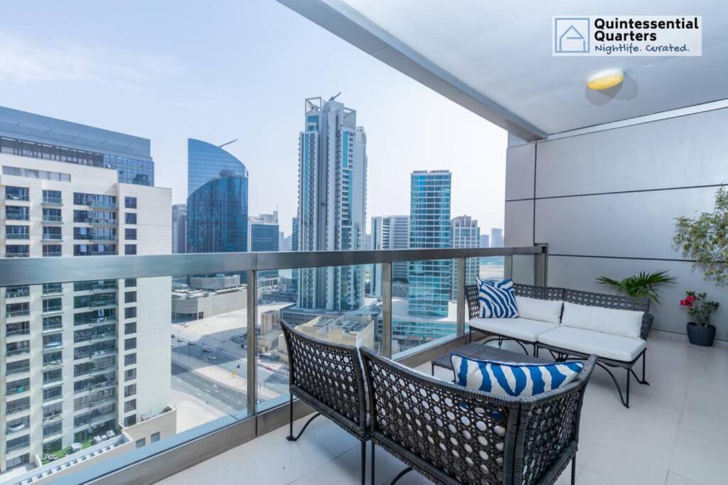 Downtown Cozy Home + Partitioned Living Room Dubaj Kültér fotó